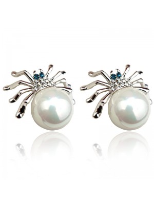 Fashionable Spider Shape Pearl Earrings