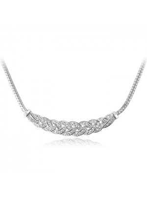 Fashionable Waltz Crystal Short Collar Bone Necklace