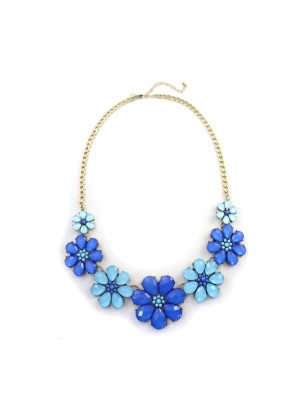 Amorous Feelings Of Ocean Blue Fresh Flower Short Necklace
